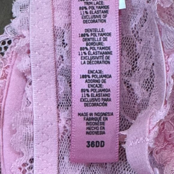 SKIMS Lace Underwire Bra in Soft Pink - Picture 2 of 3